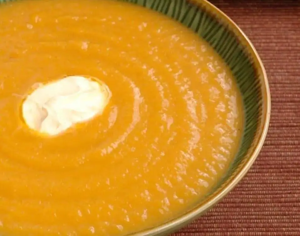 Sopa de calabaza moscada con romero y jengibre