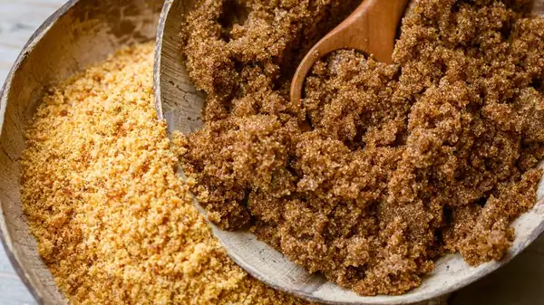 Mantén el azúcar moreno suave con un ingrediente igualmente dulce
