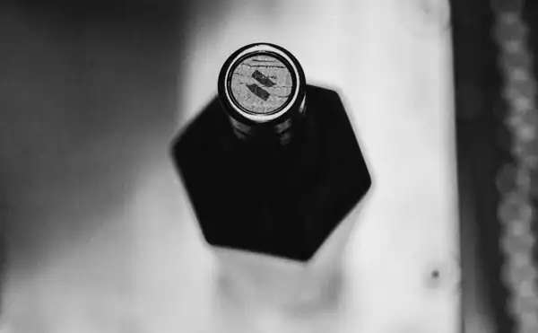 Hexagonal wine bottle: shipping costs -39%
