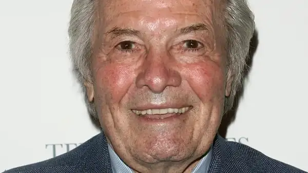 Jacques Pépin's Easy Method To Separate Even The Most Stubborn Garlic Cloves