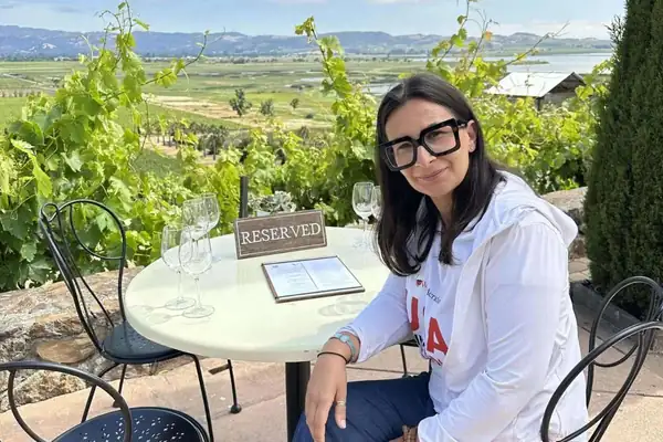 How to break the ice with visitors at the wine shop?