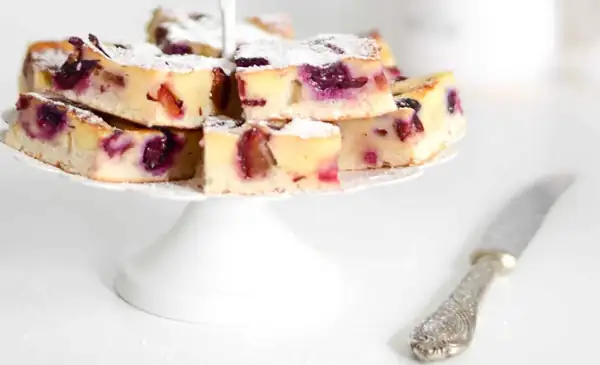 Plum & Grape Hencleș (Transylvanian Cake)