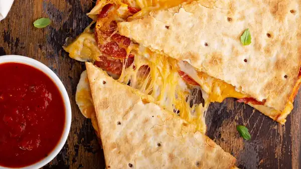Should You Be Using Marinara Sauce For Pizza?