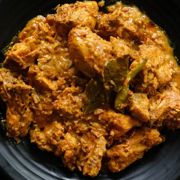 INDIAN CHICKEN CURRY WITH YOGHURT AND TOMATO