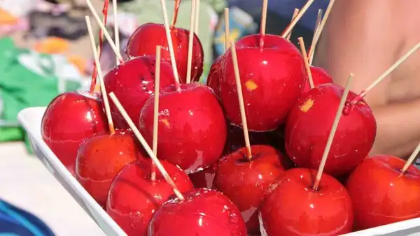 Bewitched or caramelized apples, let's experiment before the witches arrive