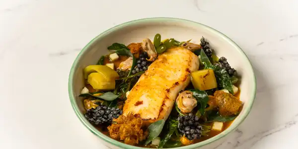 Receta de moucada de tilapia real, mejillones y curry amarillo
