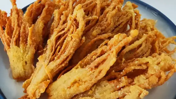 The Mushroom That Makes A Perfect Substitute For Fried White Fish