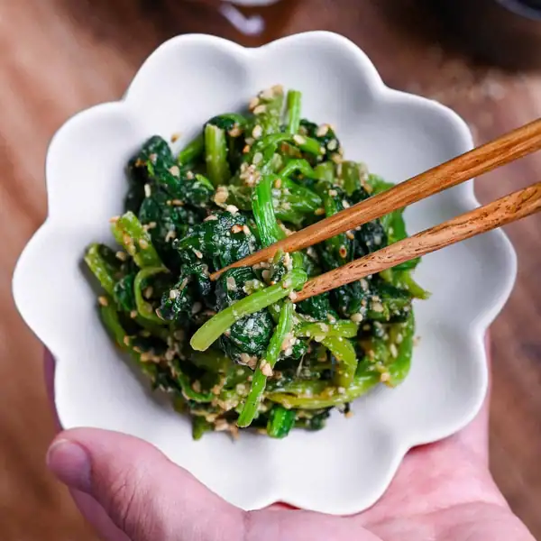 Ensalada Goma-ae (ensalada japonesa de espinacas con salsa de sésamo)