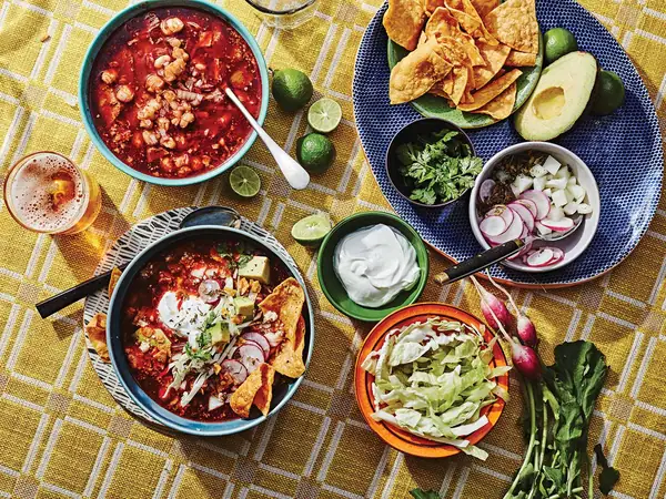 Cómo preparar pozole, el plato estrella de las fiestas mexicanas.