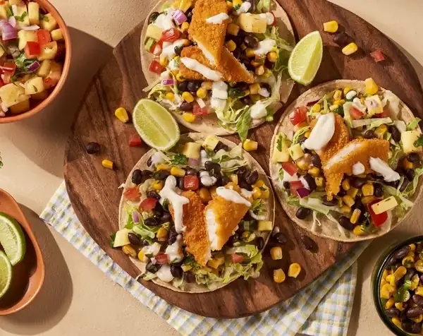 Vistacos met ananas-salsa