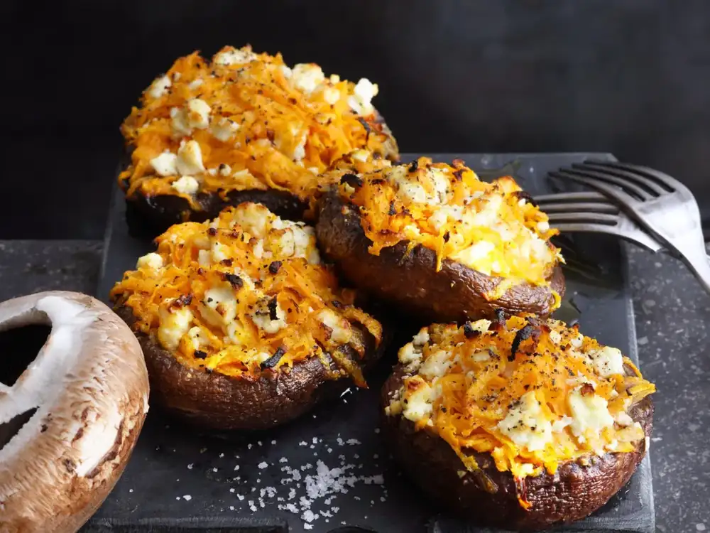 Ideas para barbacoa vegetariana: Champiñones Portobello con queso feta