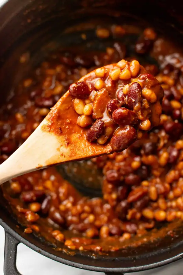 Frijoles horneados fáciles con tocino