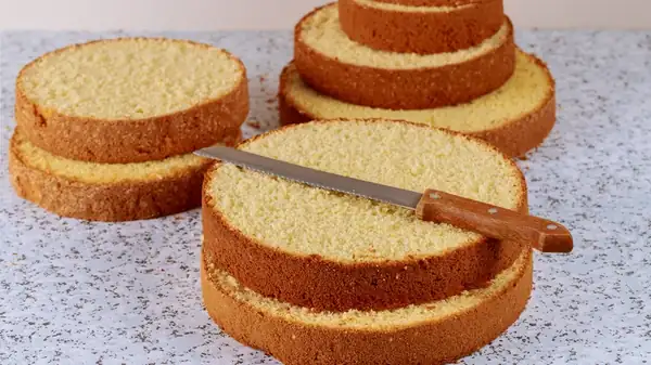 ¿Qué es el “tortillado” de un pastel y por qué deberías saber cómo hacerlo?