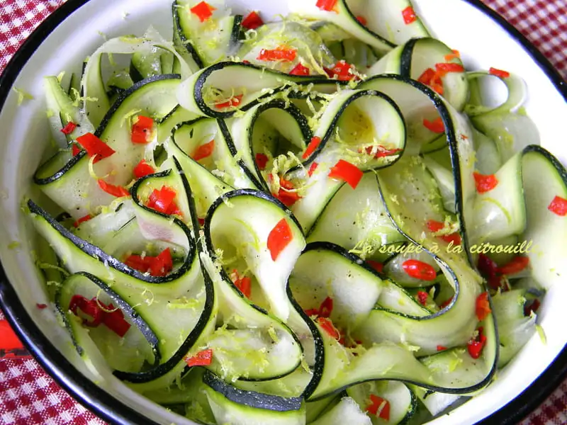 Zucchini tagliatelle salad