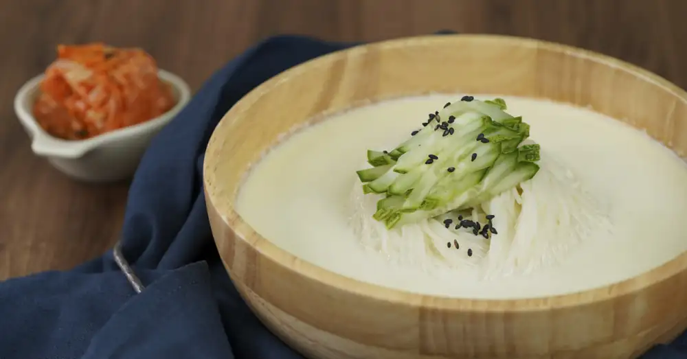 If you don't like soybean noodle soup, try pine nut noodle soup ♥