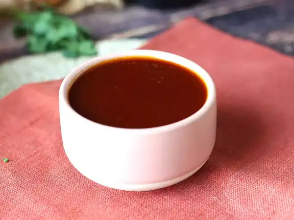 Homemade sweet and sour barbecue sauce: thick, smoky and perfect for glazing