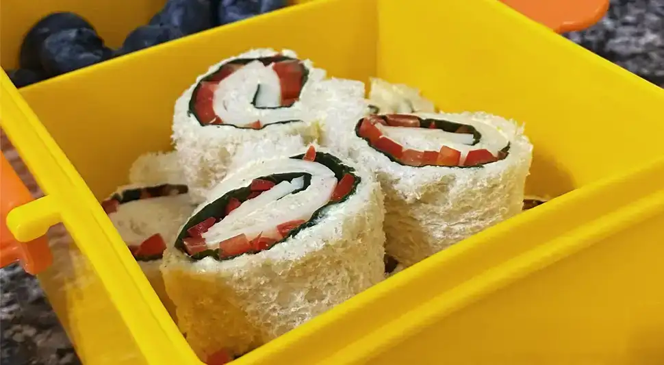 Spinach and cheese wrap for lunchbox (VIDEO)