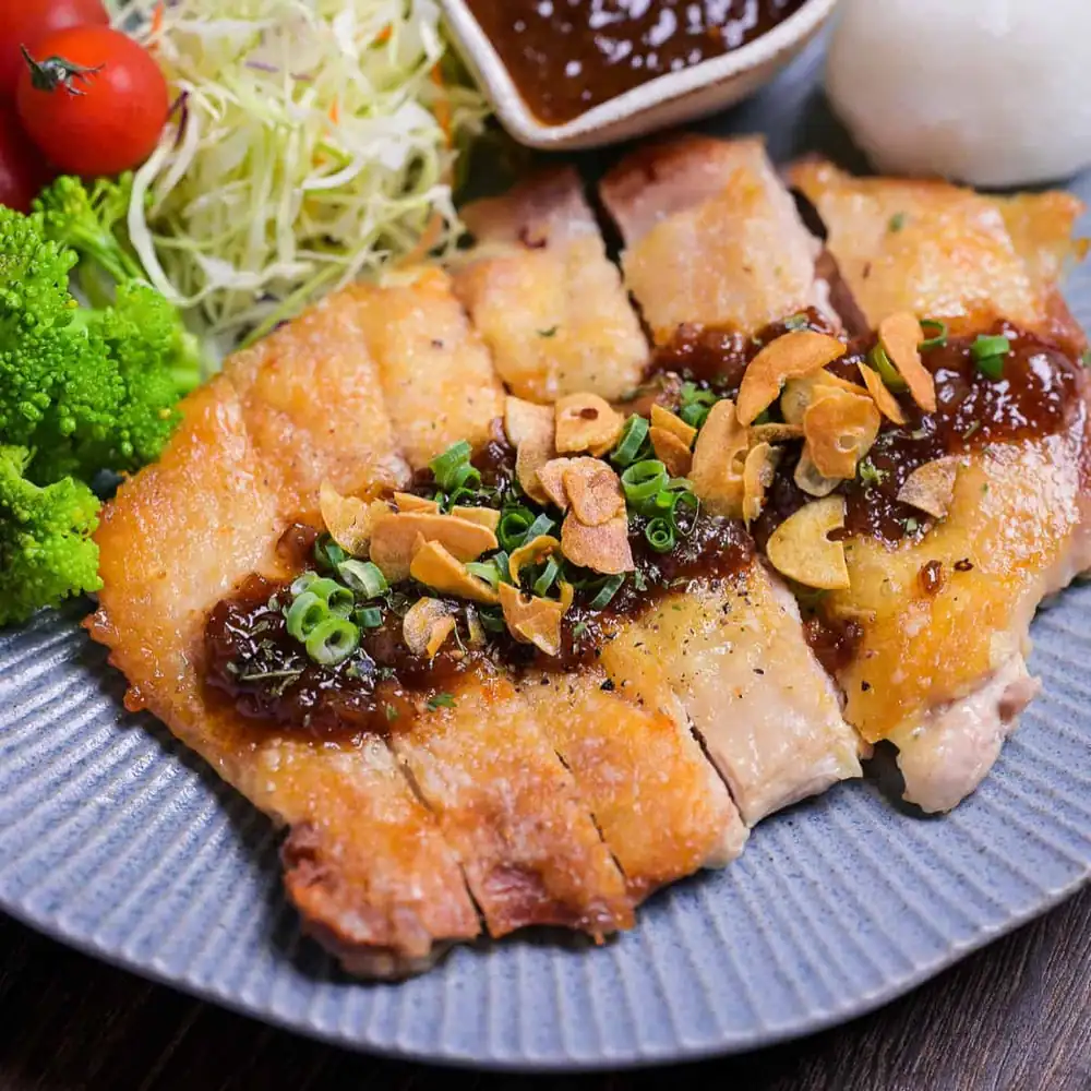 Pan Seared Chicken Thighs with Japanese-Style Onion Sauce