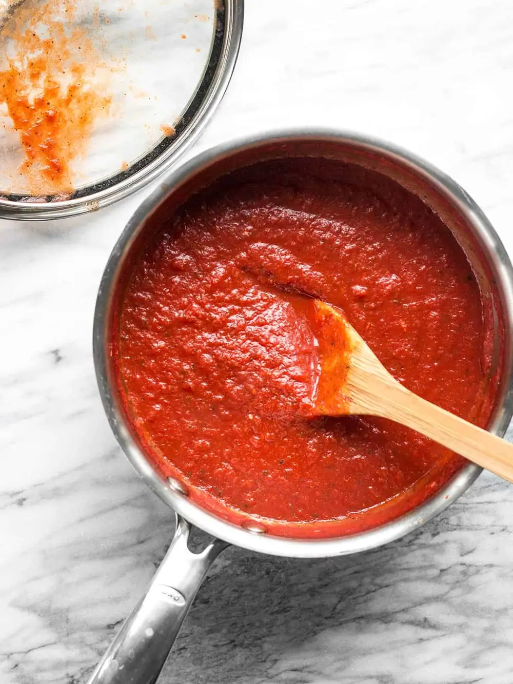¡Mi salsa de pizza casera es fresca, fácil y está lista en minutos!