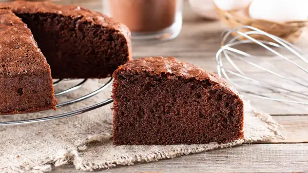 Tu pastel de chocolate quedará mucho más húmedo si reemplazas los huevos y el aceite con este ingrediente totalmente inesperado