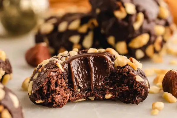 Galletas de chocolate y avellanas con mermelada (y Nutella)