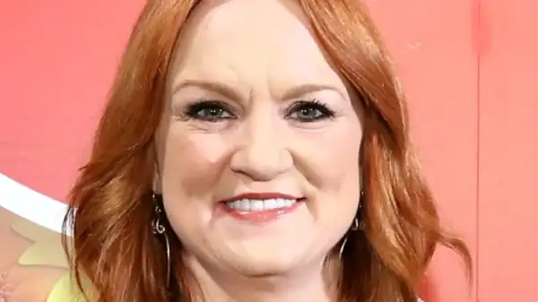 Ree Drummond usa doble mantequilla en el pastel de plancha debido a un error