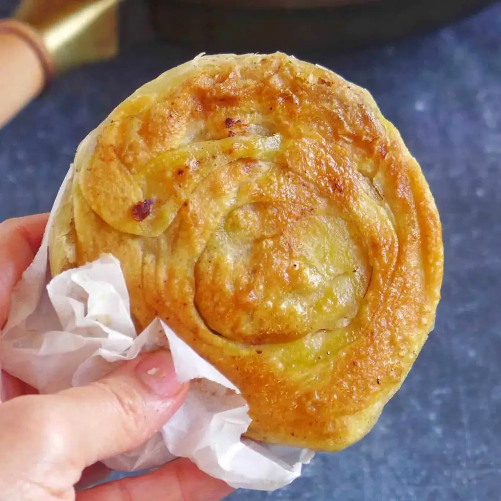 Crispy Stuffed Flatbread (Guo Kui/锅盔)
