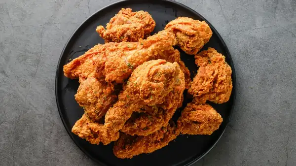 Make Fried Chicken Unforgettable With This Sweet And Spicy Condiment