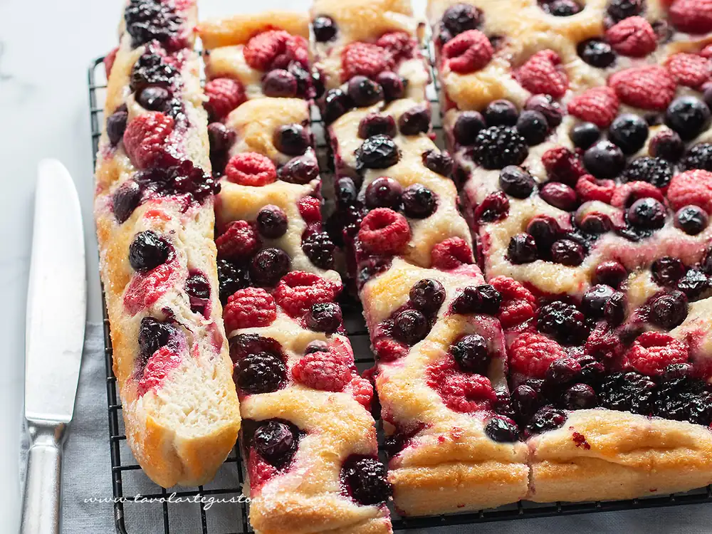 Simple and genuine wild berry schiacciata