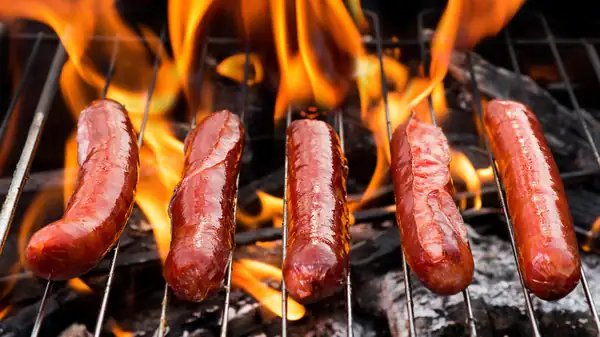 Esta marinada hace que los perritos calientes exploten de sabor