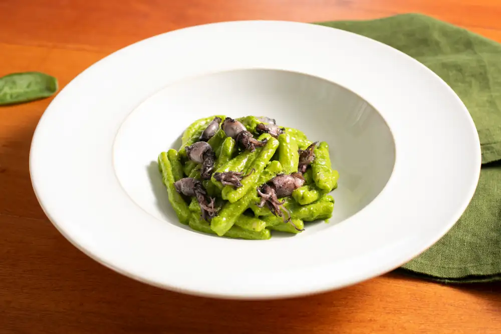 Pasta with baby squid and spinach pesto