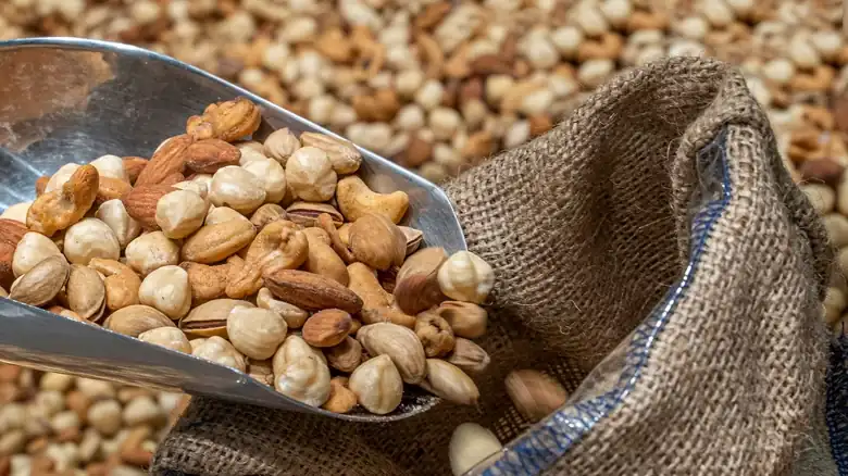 Por qué no deberías guardar frutos secos en la despensa