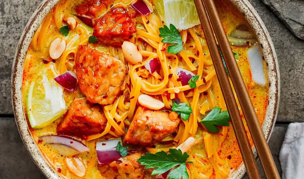¿Se te antoja comida tailandesa? Prepara este delicioso Khao soi en casa