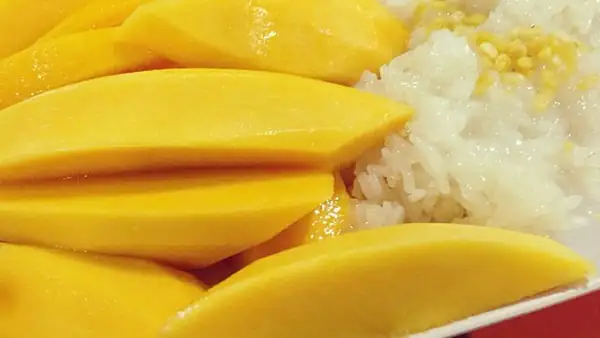 Mango sticky rice is perhaps the tastiest Thai dessert ever