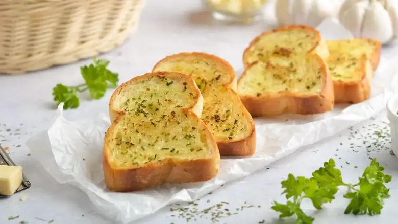 The Easy Trick For Upgrading Your Garlic Bread You Might Not Have Thought Of