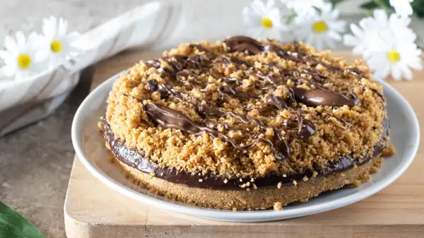 ¿Te apetece algo dulce pero hace calor? ¡Aquí tienes el truco para preparar un crumble de Nutella frío perfecto sin encender el horno!