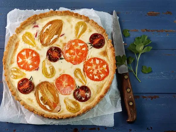 Cheesy tomato pie