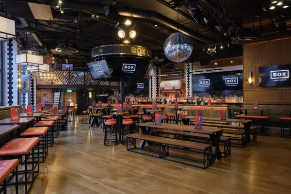 Dentro de BOX Piccadilly, el mejor bar deportivo y de fiesta del West End