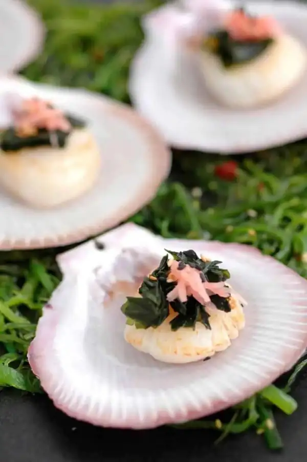 Scallops with Sesame and Wakame