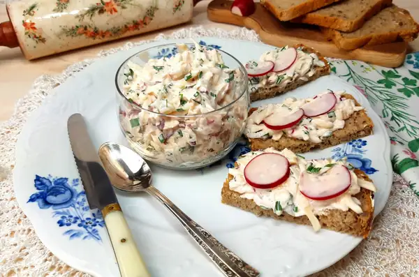 Radish paste for bread