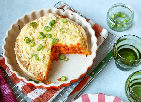 Wrap pie with minced chicken and vegetables