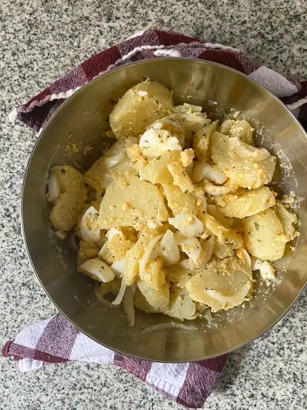 Easy No Mayo Potato Salad with Eggs and Onions (Krompir Salata) [Balkan-Style, With Vinagirette]