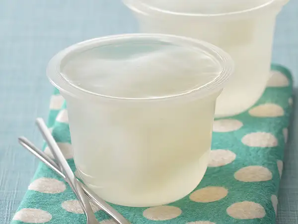 Halloween verrines: lychee jelly and vegan pear mousse