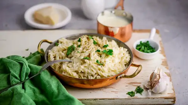 The Spicy Korean Ingredient You Should Add To Alfredo Pasta