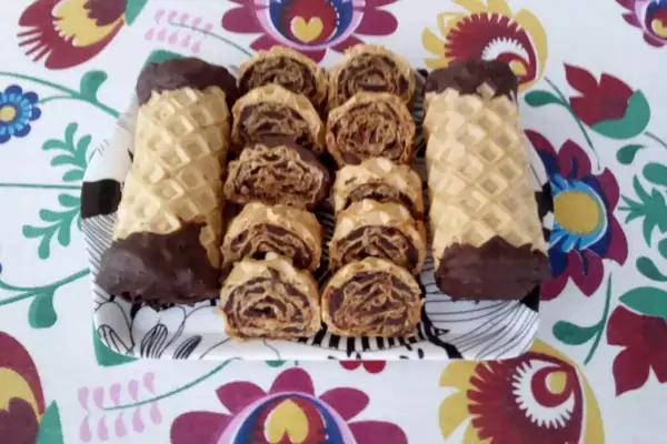Chocolate wafer rolls