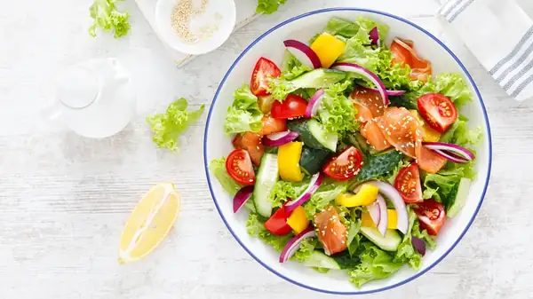 ¿No tienes centrifugadora de ensalada? No hay problema. Aquí tienes qué usar en su lugar