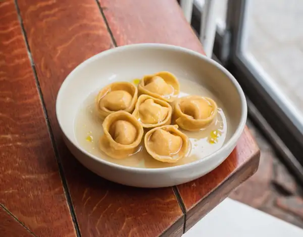 La receta de cappelletti en brodo de Amandine Sepulcre-Huang (Le Mary Celeste)