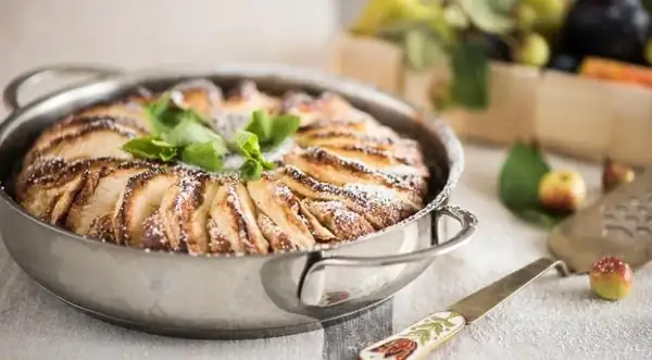 Fried apples in batter