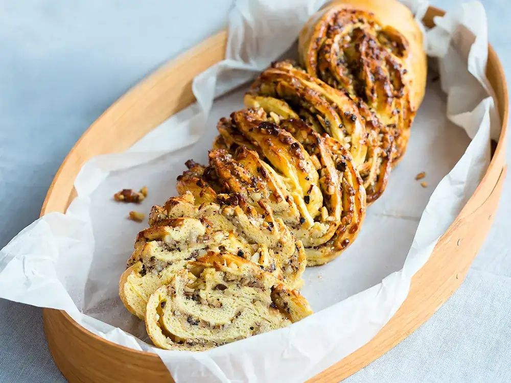 Braided yeast bread recipe: Braided yeast bread with nut filling