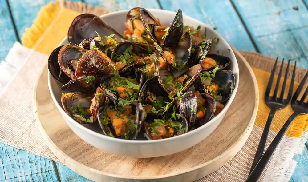 Mejillones mediterráneos en salsa de tomate rojo